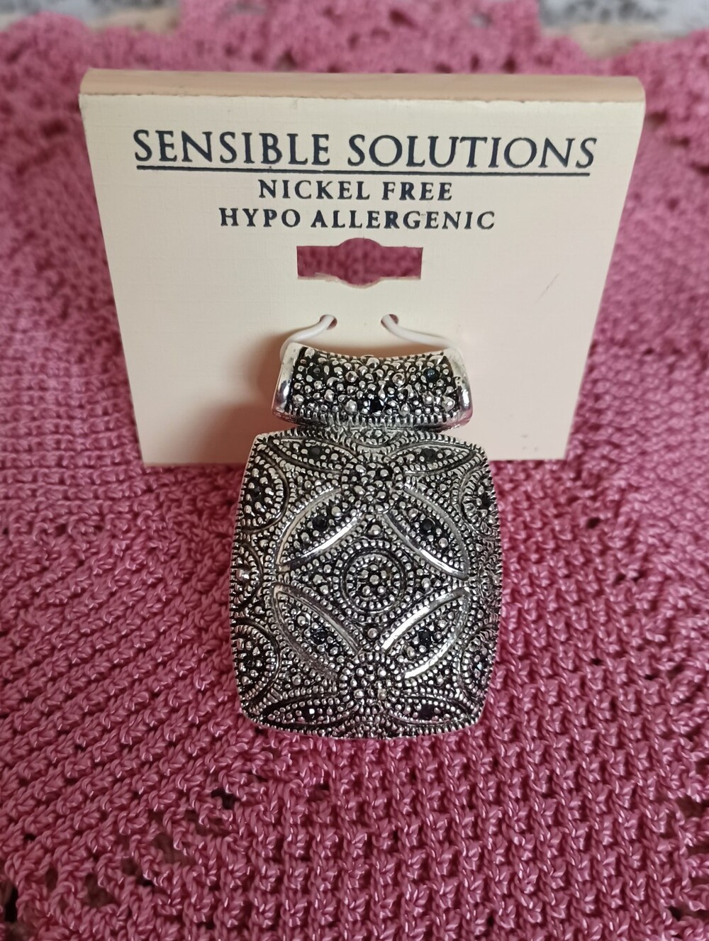 NEW SENSIBLE SOLUTIONS NICKEL FREE HYPOALLERGENIC SILVERTONE/MARCASITE PENDANT